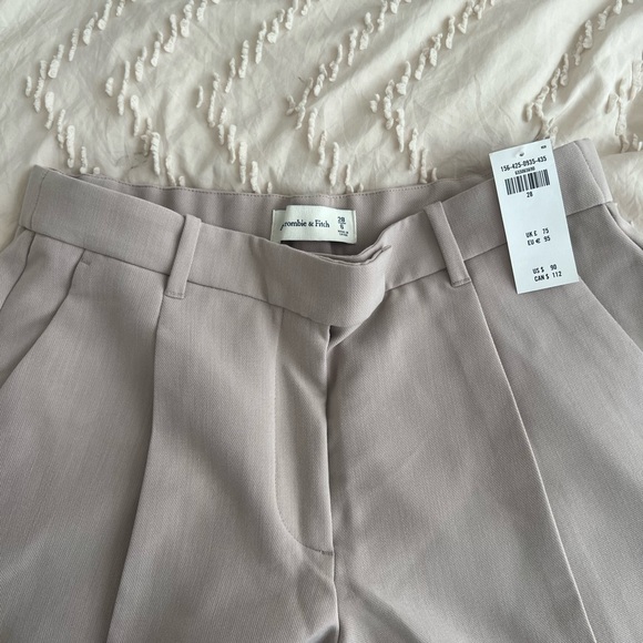 A&F Mid rise Tailored relaxed Straight Leg Pant - Picture 7 of 9